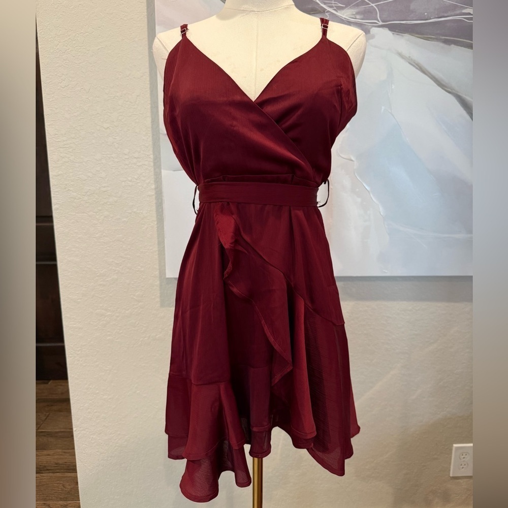Women’s Here Comes The Sun Strapless Ruffle Dress- Size Medium- Maroon/Burgundy